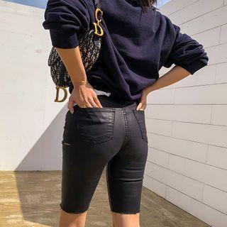 Fray-hem Coated Skinny Shorts