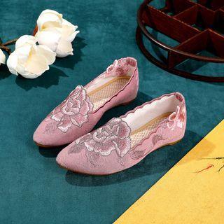 Flower Embroidered Chunky Heel Pumps