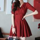 Short-sleeve V-neck Bow-tied Dress