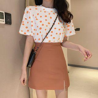 Short-sleeve Dotted T-shirt / A-line Skirt