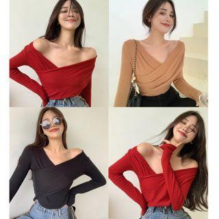 Off-shoulder V-neck Long-sleeve Slim-fit Top