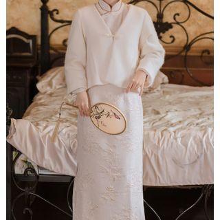 Long-sleeve Embroidered Slit Qipao / V-neck Plain Jacket