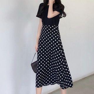 Plain Crew-neck T-shirt / Polka Dot High-waist Skirt