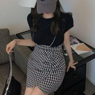 Short-sleeve Chain T-shirt / Gingham Shirred Mini Pencil Skirt