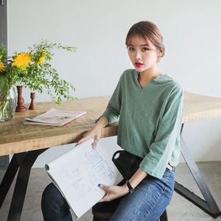 Notched-neck 3/4-sleeve T-shirt
