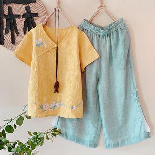 Embroidered Short-sleeve T-shirt / Cropped Wide-leg Pants