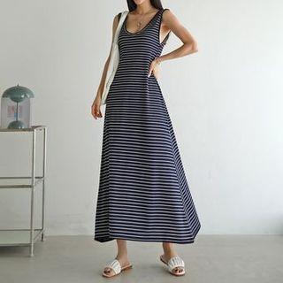 Sleeveless U-neck Stripe Maxi Dress