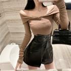 Off-shoulder T-shirt / Faux Leather High-waist Shorts