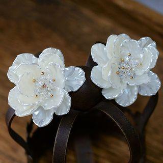 Flower Clip-on Earring 1 Pair - Clip On Earring - White - One Size