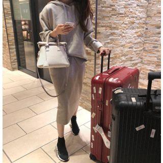 Set: Hooded Knit Top + Band-waist Long Skirt