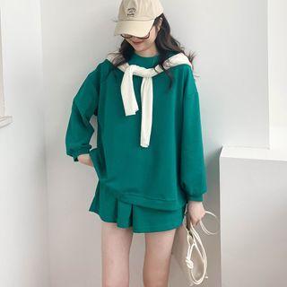 Round-neck Plain Oversize Sweatshirt / High-waist Plain Shorts
