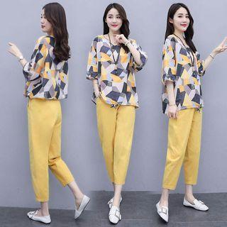 Set: Short-sleeve Geometric Print Blouse + Cropped Pants