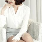 Open-placket Dip-back Blouse