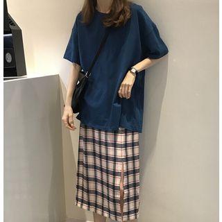 Plain Short Sleeve T-shirt / Plaid Skirt