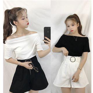 Off-shoulder Short-sleeve T-shirt / High Waist Shorts