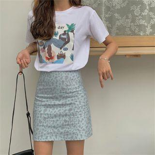 Printed Short-sleeve T-shirt / Leopard Print Mini A-line Skirt