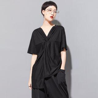 V-neck Asymmetrical Hem T-shirt