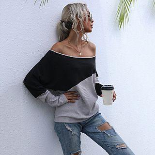Off-shoulder Two-tone T-shirt