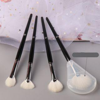 White Scallop Make-up Brush