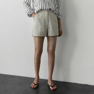Flat-front Pocket-detail Shorts