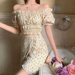 Off-shoulder Floral Print Smocked Blouse / A-line Skirt
