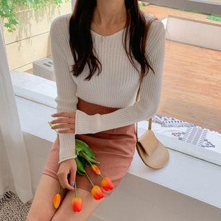 Colored V-neck Slim Rib-knit Top