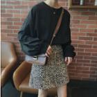 Puff-sleeve Plain T-shirt / Leopard Mini Skirt
