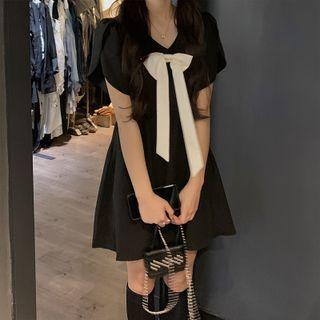 Short-sleeve V-neck Bow A-line Dress