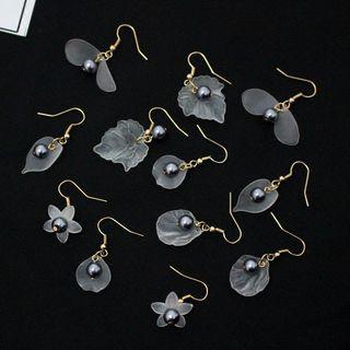 Pearl Petal Earring