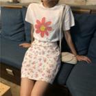 Short-sleeve Flower Print T-shirt / Mini Floral A-line Skirt / Set