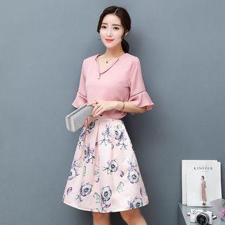 Set : V-neck Short-sleeve Top + Print Skirt