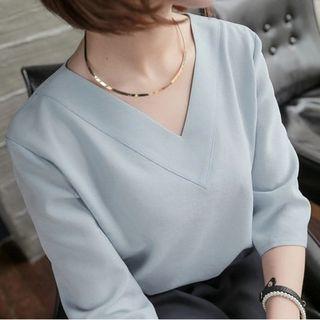 Elbow-sleeve Plain V-neck Top