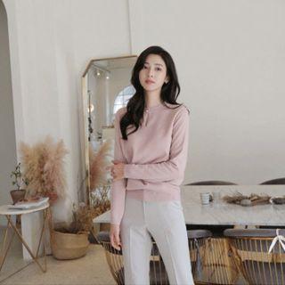 Keyhole-front Faux-pearl Buttoned Knit Top