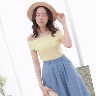 Off-shoulder Wave-trim Top