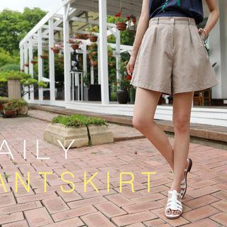 Band-waist Pleated Wide-leg Shorts