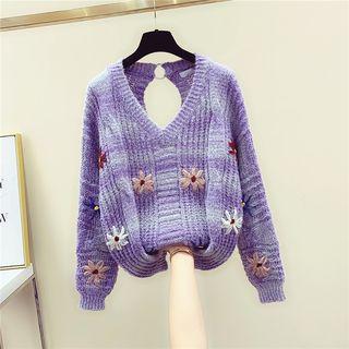 Key-hole Back Daisy Embroidered Sweater