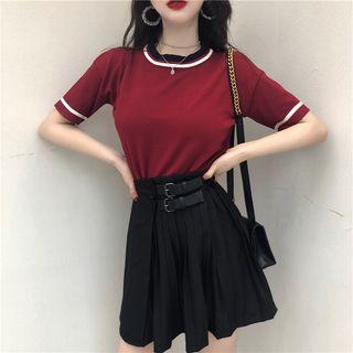 Short-sleeve Contrast Trim Knit Top / Mini Pleated Skirt