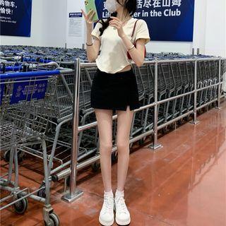 Short-sleeve Cropped T-shirt / High-waist Side-slit Mini Skirt