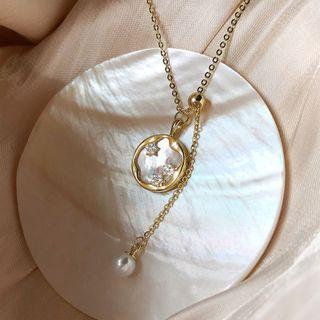 Faux Pearl Shell Disc Pendent Necklace