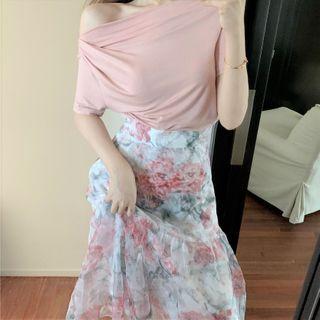 One-shoulder Shirred T-shirt / Floral Print Midi A-line Skirt