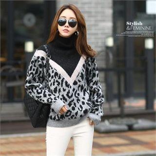 Turtle-neck Leopard Print Sweater Black - One Size