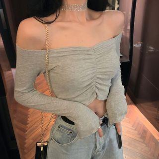 Long-sleeve Crinkled Off-shoulder T-shirt
