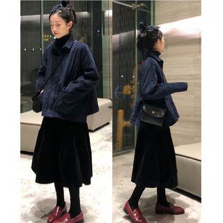 Plain Shirt / A-line Midi Velvet Skirt