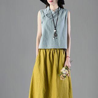 Sleeveless Frog-buttoned Top