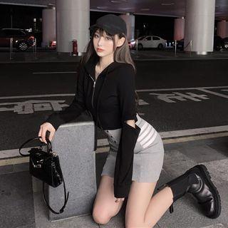 Hooded Zip Cropped Jacket / Contrast Stripe Mini Skirt