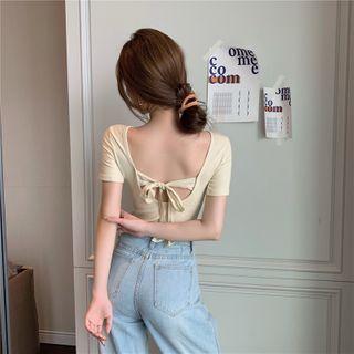 Short-sleeve Open-back Back-accent T-shirt