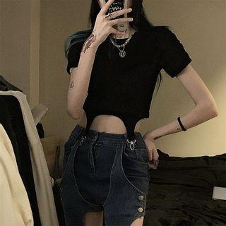 Short-sleeve Buckled Crop T-shirt