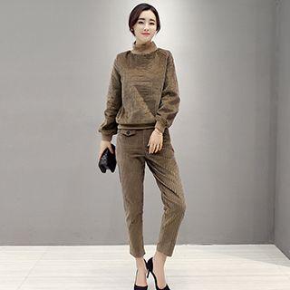 Set: Mock-neck Pullover + Pocket-accent Pants
