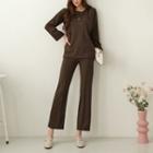 Set: Plain T-shirt + Pintuck Boot-cut Pants