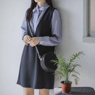 Deep V-neck Sleeveless Shift Dress